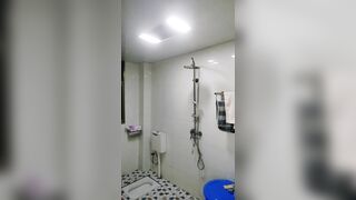 Tml Con Nhỏ Đi Tắm Cũng Theo Đi Quay