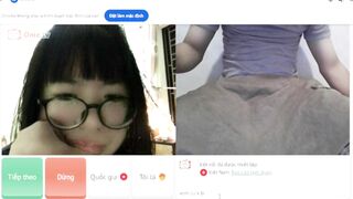 Ometv sục cu chat sex với gái dâm 4 mắt hỏi em có móc lồn chưa