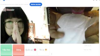 Ometv sục cu chat sex với gái dâm 4 mắt hỏi em có móc lồn chưa