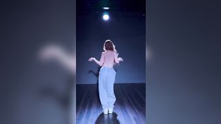 Ông nào bảo được 1 tiếng bước vào đây 😅