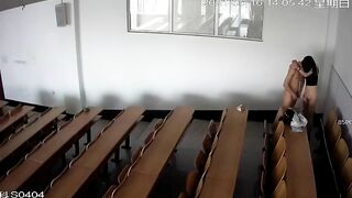 Cảnh quay được ghi lại trong một lớp học ở trường đại học Trung Quốc