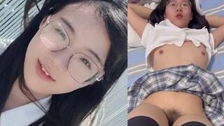 Con Gái Ngoan Của Mẹ Lại Là Con Đĩ Dâm Đãng Trên Giường Cùng Bạn Trai 2