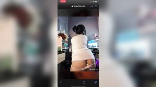 Em gái mặt lọt khe ren nhảy