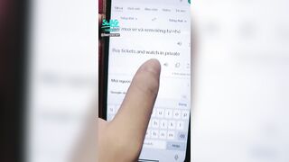 Con Bướm Đêm Bay Vô Định Giữa Dòng Đời