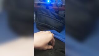 Nằm xe khách mà nứng quá