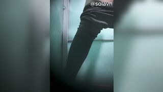 Quay lén gái đi đái 2