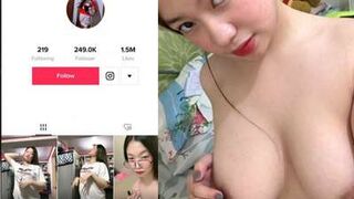 Tiktoker Nổi Tiếng Thủ Dâm Xoa Ngực Khủng Bướm Hồng Hào