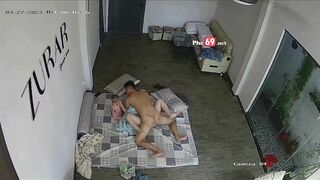 Hack cam thấy cảnh địt nhau khi đang giữ con nhỏ