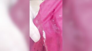 Mấy đứa nhỏ ngày nay còn bạo hơn cả người lớn! Lm tò j khó coi zị bé!!!