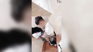 Hai em sinh viên đang học nứng quá dẫn nhau ra nhà vệ sinh địt nhau cho bớt nứng