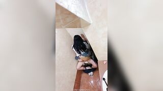 Hai em sinh viên đang học nứng quá dẫn nhau ra nhà vệ sinh địt nhau cho bớt nứng