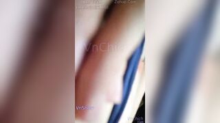 Gạ địt hiếp dâm con bạn thân mải chơi điện thoại cho địt sướng vl ra