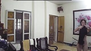 Em gái vú to thích thả rông ở nhà