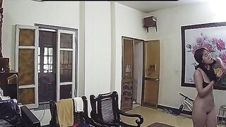 Em gái vú to thích thả rông ở nhà