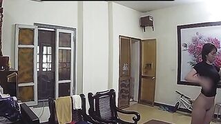 Em gái vú to thích thả rông ở nhà