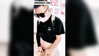 em gái cho anh trai uống nước tiểu sau khi quan hệ xong