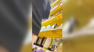Quay Lén Các Em Nhân Viên Trong Cửa Hàng Di Dộng