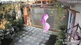 [Seri Hack Cam], E gái đi làm về bị thg a trai đè ra trước TV địt