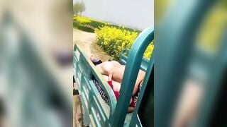 Độc khách, Phát hiện 2 cụ ông địt nhau trên xe 3 bánh trước khách tây