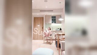 Suchibi QQlive phô dâm trước mặt lễ tân