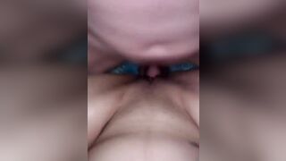 Dâm thuỷ ra vậy  em bảo không sướng