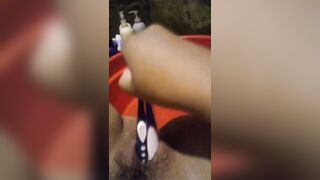 teen Việt thủ dâm bằng hai cái bàn chải