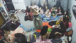 Clip Hot Bí Mật Bên Trong Phòng Thay Đồ Tay Vịn Quán Karaoke