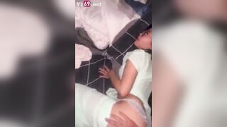 Cô giáo mặc áo dài gợi tình cho học trò vừa chích vừa khẩu dâm nghe cực nứng