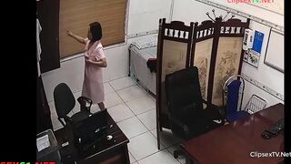 Hack Cam Phòng thay đồ UBND xã, Các đồng chí thay đồ lộ lồn