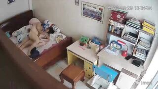 Hack cam phòng ngủ của cặp vợ chồng