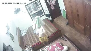 Quay lén học sinh thay đồ