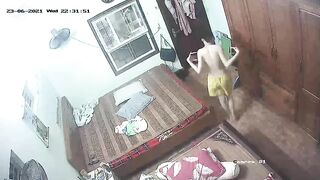 Quay lén học sinh thay đồ