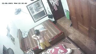 Quay lén học sinh thay đồ