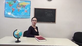 Cô giáo châu á phạt cậu học sinh cặc to vì tội nứng cặc