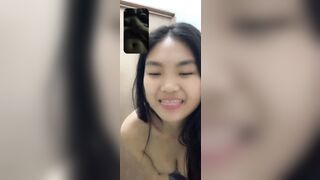 Em Tiktok 2k9 Vô Toilet Call Video Khoe Thân Với Lồn Mới Nhú Vài Cọng Lông