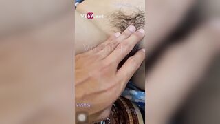 Em đồng nghiệp vừa nhắn tin cho chồng vừa để anh khám phá cơ thể - Sex Việt Nam