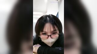 MMlive gachich (Eria2004) mặc đồ lót sexy lái oto đi gặp người yêu của em trong khách