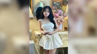 lột đồ gái xinh bằng AI siêu mọng nước