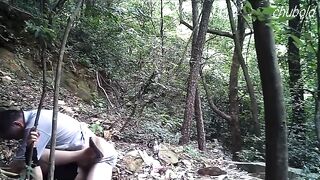 Lão già mua dâm con đĩ trong rừng bị quay lén tống tiền