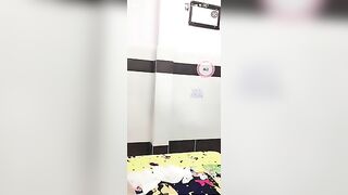 Bé thỏ show trên bunny live