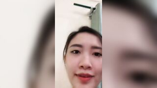 EM GÁI XINH THỦ DÂM CHẢY NƯỚC, ĐÚT CẢ BÀN TAY VÀO MÓC LỒN KHI CẢ NHÀ ĐI VẮNG