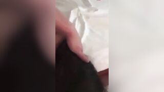 Cưỡng ép bắt người yêu bú cặc để quay video bị em nó dận