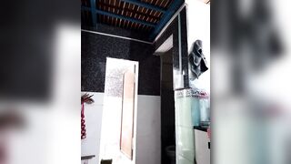 Chị mbbg lau nhà không mặc quần mông to ngon
