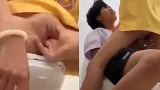 Clip Hot Lồn Mới Mọc Lông Đã Dắt Nhau Vô Wc Trường Địt Ầm Ầm