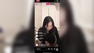 Hai em gái livestream thủ dâm show hàng