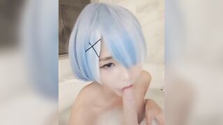 Cosplay REM thủ dâm trong nhà tắm