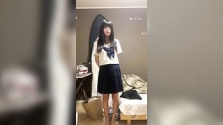 Em học sinh Nhật Bản thủ dâm vay tiền