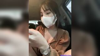 Nứng mà cô đơn quá thủ dâm ngay trên xe