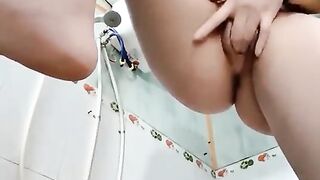 Đang làm cho khách thì lên cơn nứng
