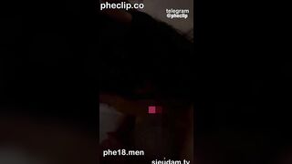 E ny ngủ hở cả vú lồn thế này bị địt xuất tinh đầy lồn là chuẩn rồi